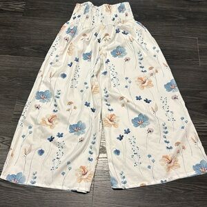 🍍Floral gaucho pants 🍍sz Large🍍O-1
